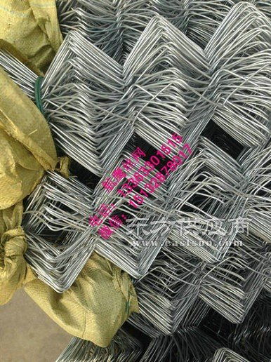 镀锌铁丝网菱形网 包塑勾花网 菱形勾花网厂家加工图片